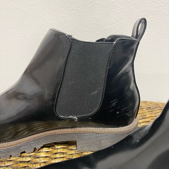 Forever21 shiny chelsea boots - Picture 4 of 4